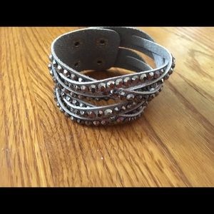 2 cloth bracelets with snaps